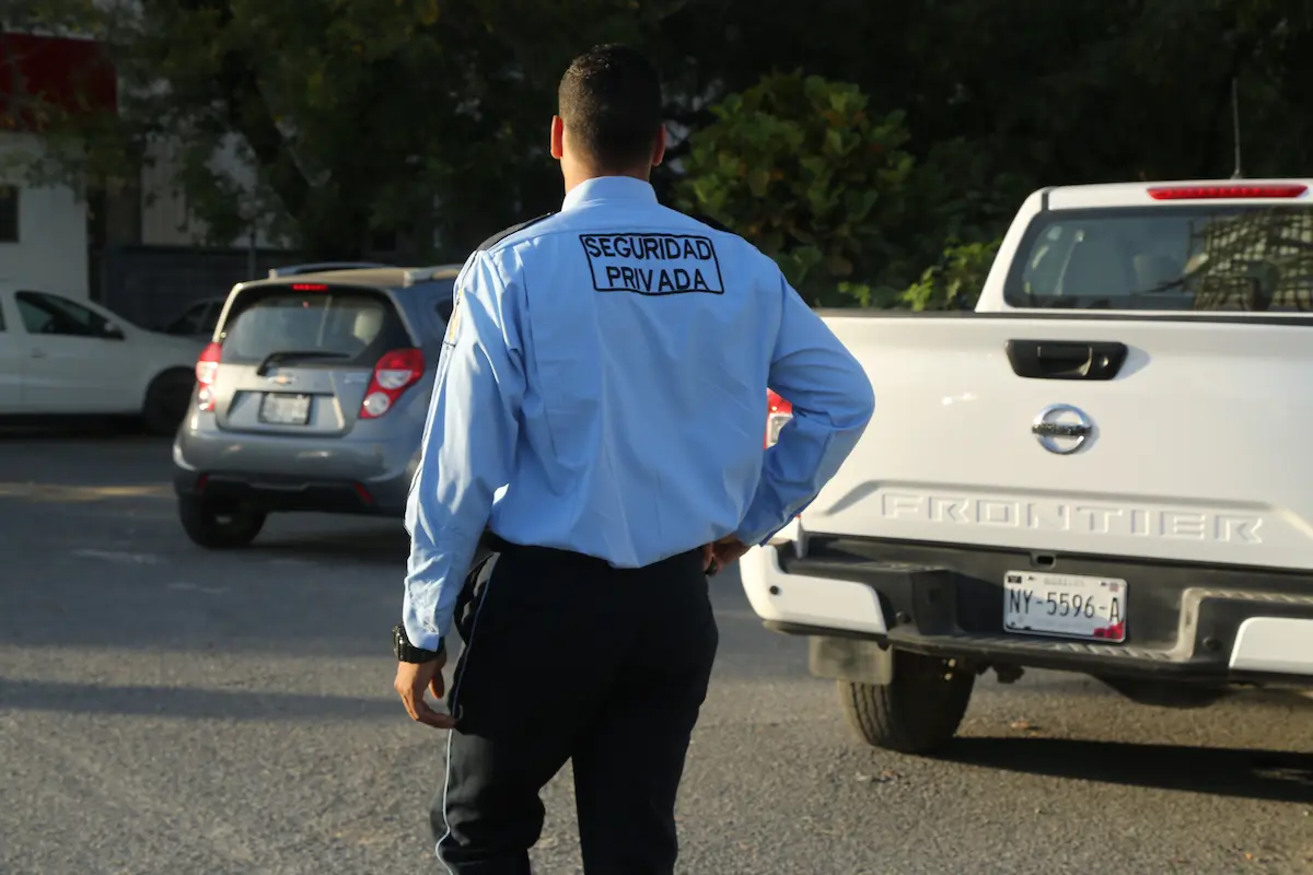 Personal de seguridad en un evento especial - Imagen 1